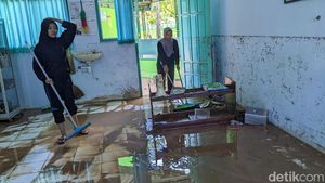 Terdampak Banjir Bandang Aktivitas Sekolah di Trenggalek Lumpuh