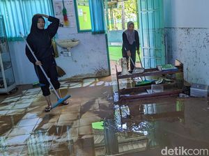 Terdampak Banjir Bandang Aktivitas Sekolah di Trenggalek Lumpuh Terdampak Banjir Bandang Aktivitas Sekolah di Trenggalek Lumpuh