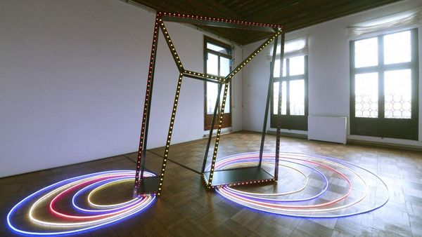 Warna-warni Instalasi Pameran Karya Seniman Italia