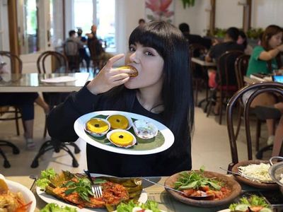 Dinar Candy Doyan Jajanan Pasar hingga Kulineran di Pinggir Pantai