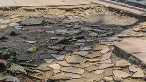 Duh! Trotoar di Alun-alun Pandeglang Pada Rusak