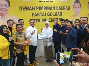 Kembalikan Formulir ke Golkar Palembang, Fitri Aminkan Gandeng Prima Salam Kembalikan Formulir ke Golkar Palembang, Fitri Aminkan Gandeng Prima Salam