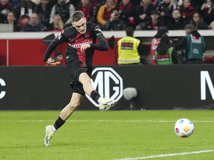 Leverkusen's Florian Wirtz scores his side's second goal during the German Bundesliga soccer match between Bayer Leverkusen and VfL Wolfsburg at the BayArena in Leverkusen, Germany, Sunday, March 10, 2024. (AP Photo/Martin Meissner)