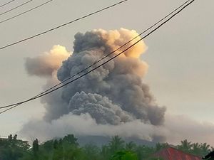 Gunung Ruang Sitaro Kembali Erupsi hingga Sebabkan Gempa Tektonik Gunung Ruang Sitaro Kembali Erupsi hingga Sebabkan Gempa Tektonik