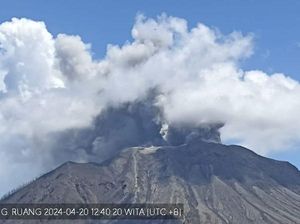 Gunung Ruang di Sulut Masih Erupsi, Ini Penampakannya Gunung Ruang di Sulut Masih Erupsi, Ini Penampakannya