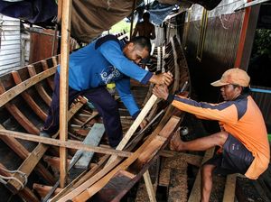 Intip Pembuatan Perahu Tradisional di Palangka Raya