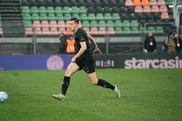 Bek Timnas Indonesia, Jay Idzes, saat membela Venezia pada pertandingan Serie B.