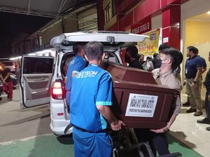 Tangis Keluarga Pecah saat Jemput Jasad Korban Kebakaran Mampang di RS Polri Tangis Keluarga Pecah saat Jemput Jasad Korban Kebakaran Mampang di RS Polri