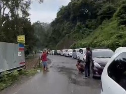 Poros Maros-Bone di Tompo Ladang Masih Tertutup Longsor, Lalin Macet 7 Km