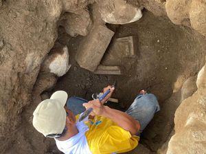 5 Kotak Pripih Ditemukan di Candi Plaosan Lor Prambanan Klaten 5 Kotak Pripih Ditemukan di Candi Plaosan Lor Prambanan Klaten