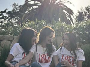 Meghan Markle Jadi Model Baju, Ada Pesan Inspiratif di Baliknya