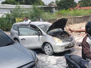 Diduga Korsleting Listrik, Mobil Terbakar di Bekasi