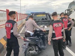 Terungkap Misteri Motor Tak Bertuan di Tengah Jembatan Suramadu
