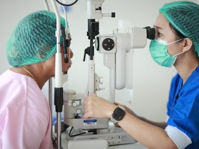 Operasi Katarak untuk Pasien Kurang Mampu
