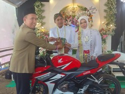 Unik! Pasangan di Ponorogo Ini Nikah Pakai Mahar Motor Honda CBR