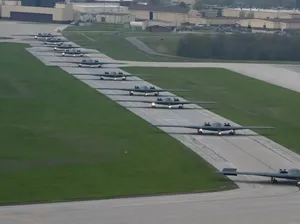 Bomber Siluman B-2 Andalan AS Terbang Massal, Ada Apa?