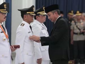 Bey Machmudin Lantik 3 Pj Kepala Daerah, Sentil Komitmen Layani Rakyat Bey Machmudin Lantik 3 Pj Kepala Daerah, Sentil Komitmen Layani Rakyat