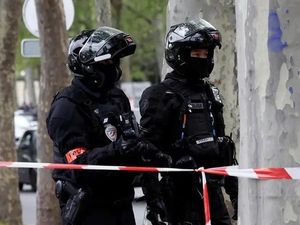 Pria Ditangkap Usai Ancam Ledakkan Diri dalam Konsulat Iran di Paris Pria Ditangkap Usai Ancam Ledakkan Diri dalam Konsulat Iran di Paris