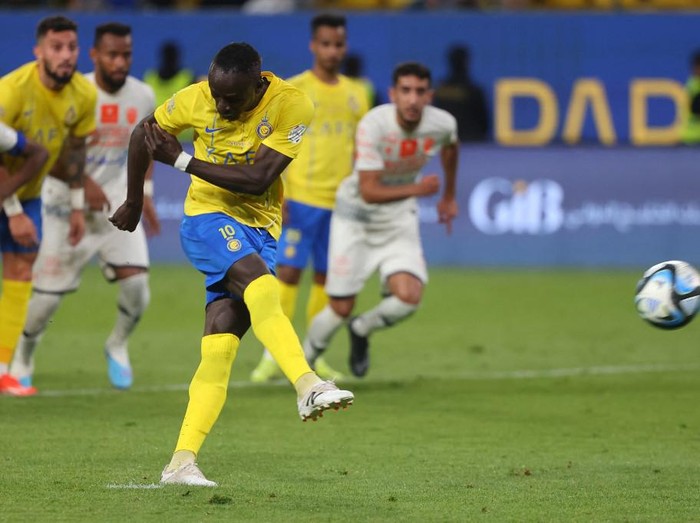 Nassr's Senegalese Forward #10 Sadio Mane attempts to score from a penalty during the Saudi Pro League football match between Al-Nassr and Al-Feiha at Al -Awwal Stadium in Riyadh on April 19, 2024. (Photo by Fayez NURELDINE / AFP)