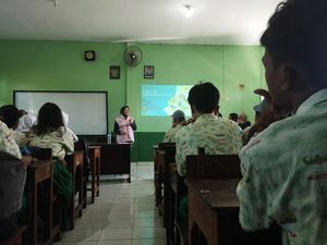 Srikandi Mengajar di SMK Kartika Makassar Bangkitkan Semangat Siswi
