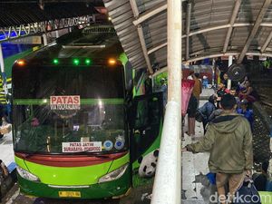 Terminal Purabaya Diserbu 35 Ribu Penumpang Gelombang Kedua Arus Balik Terminal Purabaya Diserbu 35 Ribu Penumpang Gelombang Kedua Arus Balik