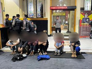 Razia 7 Gangster di Surabaya, Polisi Temukan Pil Koplo Dalam Bungkus Rokok Razia 7 Gangster di Surabaya, Polisi Temukan Pil Koplo Dalam Bungkus Rokok