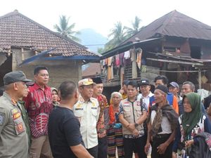 Cekcok dengan Warga Saat Tinjau Lokasi Banjir, Wabup Muratara Pilih Damai Cekcok dengan Warga Saat Tinjau Lokasi Banjir, Wabup Muratara Pilih Damai