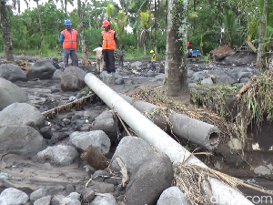 Banjir Lahar Semeru Hanyutkan 7 Tiang Listrik, 80.211 Pelanggan Terdampak