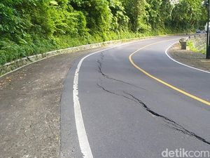 Ada Retakan di Jalur Gumitir Jember, Kendaraan Berat Diimbau Lewat Pantura Ada Retakan di Jalur Gumitir Jember, Kendaraan Berat Diimbau Lewat Pantura