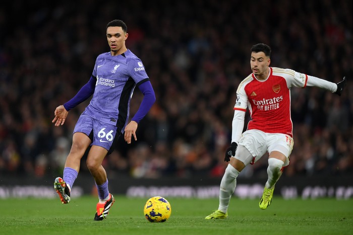 LONDON, ENGLAND - FEBRUARY 04: Trent Alexander-Arnold of Liverpool and Gabriel Martinelli of Arsenal during the Premier League match between Arsenal FC and Liverpool FC at Emirates Stadium on February 04, 2024 in London, England. (Photo by Justin Setterfield/Getty Images)