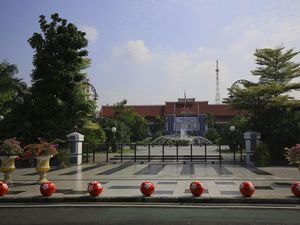 Pemkot Surabaya Undang 1.000 Warga Ikut Upacara HUT ke-79 RI di Balai Kota Pemkot Surabaya Undang 1.000 Warga Ikut Upacara HUT ke-79 RI di Balai Kota