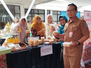 Terbantu KUR BRI, UMKM Kue Kering di Sidoarjo Raup Omzet Puluhan Juta Terbantu KUR BRI, UMKM Kue Kering di Sidoarjo Raup Omzet Puluhan Juta