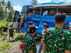 KAI: KA Rajabasa Tabrak Bus di OKU Timur Tewaskan 4 Orang