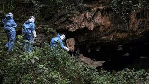 Melongok Gua di Kenya yang Penuh Virus Mematikan