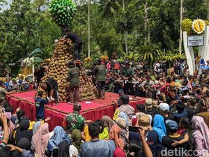 Potret Kemeriahan Kenduri Tumpeng Durian Raksasa di Trenggalek Potret Kemeriahan Kenduri Tumpeng Durian Raksasa di Trenggalek