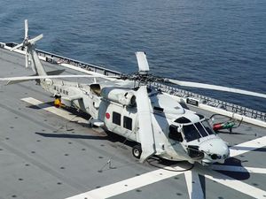 Potret Helikopter SH-60K Milik Militer Jepang yang Bertabrakan-Jatuh ke Laut
