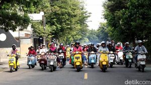 Lady Scooter Kota Kediri Peringati Hari Kartini dengan Riding Pakai Kebaya