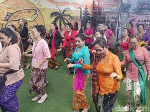 Rayakan Hari Kartini, Puluhan Wanita di Denpasar Berdansa Pakai Kebaya