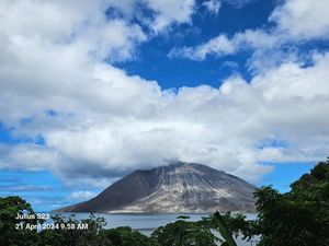 Gunung Ruang Sitaro Sulut Turun Level dari Awas Jadi Siaga Gunung Ruang Sitaro Sulut Turun Level dari Awas Jadi Siaga