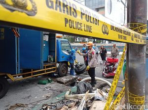 Puslabfor Olah TKP Kebakaran Maut di Toko Bingkai Mampang Siang Ini