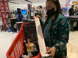 Belanja di Transmart Full Day Sale Hemat & Lengkap, Pelanggan Puas!