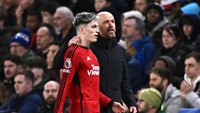 Kedua, Ten Hag harus fokus mengembangkan pemain-pemain akademi. Garnacho dan Mainoo sudah jadi contoh, musim depan siapa-siapa lagi? (Reuters)