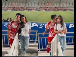 Most Pop: Gaya Azizah Salsha Mesra Bareng Pratama Arhan Usai Tanding di Qatar