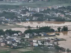 Hujan Deras Guyur Selatan China, Puluhan Ribu Orang Dievakuasi-Rumah Terendam