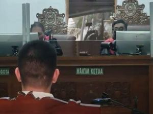 Saat Hakim Vonis CSB Terkait Kasus Penipuan Terhadap Jessica Iskandar Saat Hakim Vonis CSB Terkait Kasus Penipuan Terhadap Jessica Iskandar