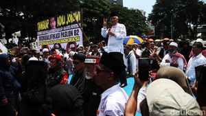 Din Syamsudin Berorasi di Tengah Massa Aksi Sidang Putusan Sengketa Pilpres