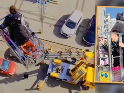 Gedung Rumahnya Tak ada Lift, Wanita Ini Sewa Crane untuk Masuk