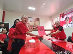 Eks Wabup Banyumas Sadewo Daftar Bacabup ke PDIP