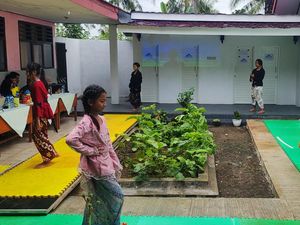 Fashion Show Toilet Bersih, Cara Unik SD di Banyuwangi Peringati Hari Kartini Fashion Show Toilet Bersih, Cara Unik SD di Banyuwangi Peringati Hari Kartini