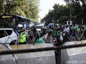 Jelang Sidang Putusan MK, Jalan Medan Merdeka Barat Arah Harmoni Ditutup Jelang Sidang Putusan MK, Jalan Medan Merdeka Barat Arah Harmoni Ditutup